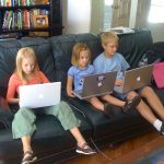 mac-kids Copii la calculator