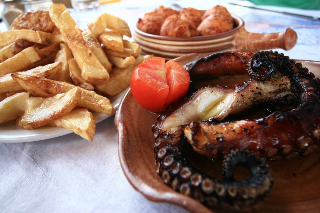 Cum să ieşi la restaurant cu copiii şi sa te bucuri de cină!