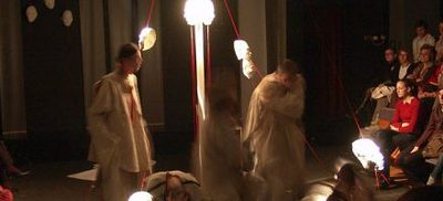 Vreti teatru pentru voi?