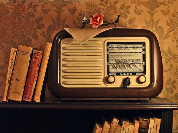 Radio prichindel se ascultă la ceas de seară