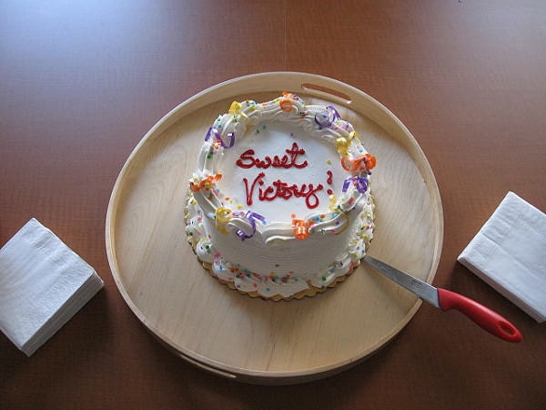 Cine se căsătorește cu cine?