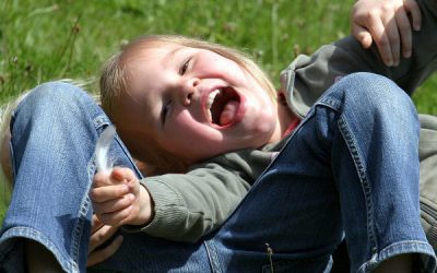 Voi știți cum să vă jucați cu cei mici?