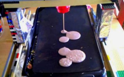 Robotul face clătite, mama se odihnește