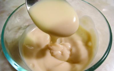 Gălbenuș cu avocado și iaurt