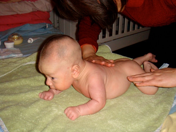 Curs de masaj pentru bebeluși