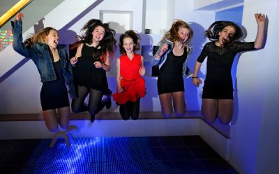 Și-au transformat casa’n club de noapte pentru distracția copiilor