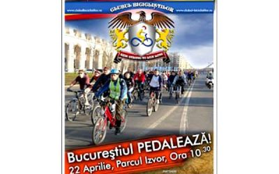 Părinți, copii, pe biciclete!