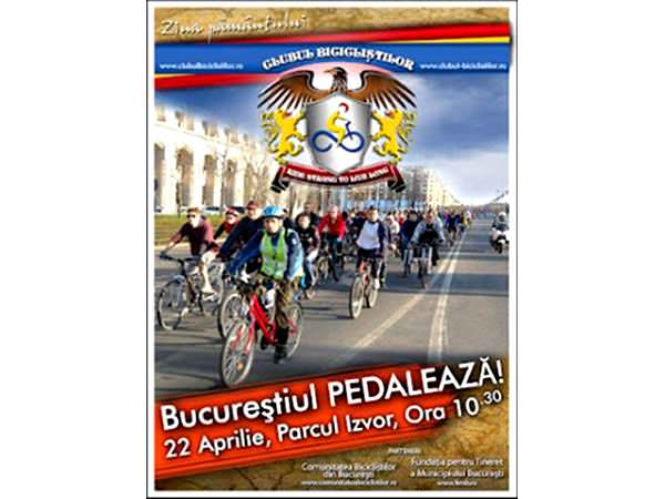 Părinți, copii, pe biciclete!