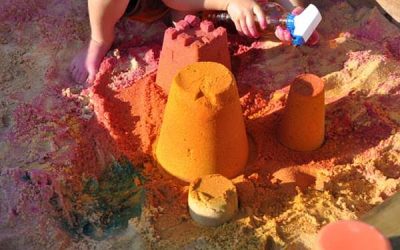 Nisipul colorat este mai vesel