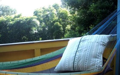 Voi ce faceți cu hainele vechi ale copiilor?