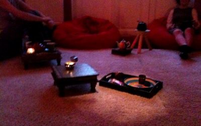 O poveste în care eroi sunt toți cei care se implică: Teatru de Sufragerie