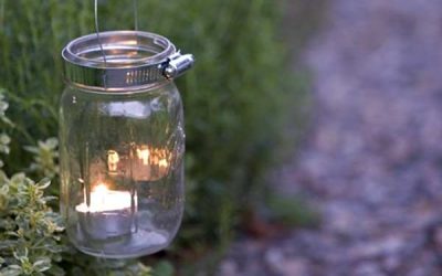 Petreceri luminate la iarbă verde