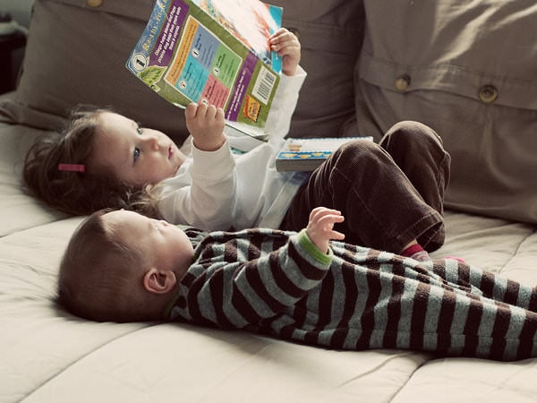Cum îi înveți pe copii să îndrăgească lectura