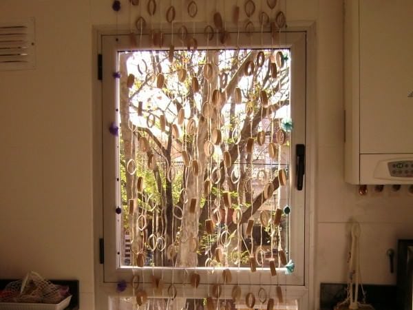 Cortină din role de hârtie igienică