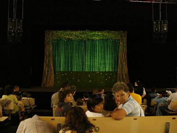 Teatrul Țăndărică ne așteaptă în parc