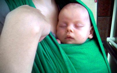 Părinții “purtători” și copiii purtați sunt invitați să fie trași în poze