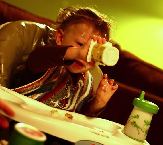 Copilul tău învață să mănânce sănătos încă de mic [P]