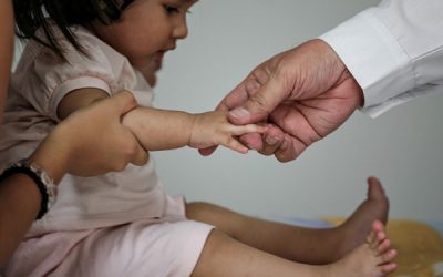 Carte gratuită despre vaccinurile copiilor