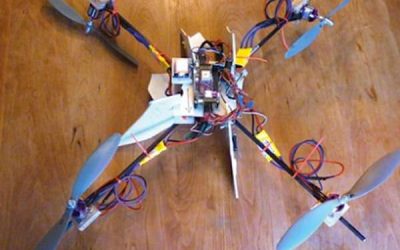 Tătic high-tech cu imaginație. A construit un elicopter care îi “supraveghează” copilul