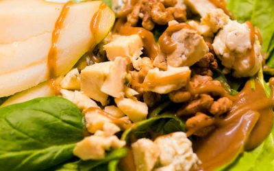 Salată de spanac cu pere și nuci (de la 1 an)