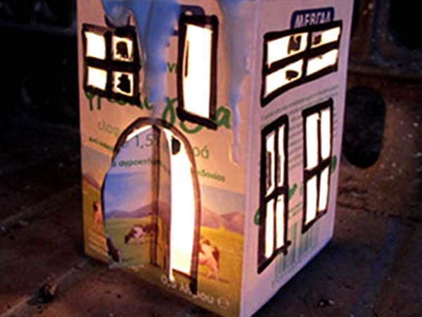 DIY: Din cutii de lapte în lămpi