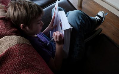 4 modalități de a-ți ajuta copilul atunci când alegeți homeschooling