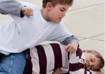 Copilul meu mușcă, lovește, împinge și vorbește urât. Cum să îl ajut?