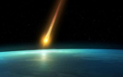 O cometă strălucitoare poate fi văzută cu ochiul liber pe cer