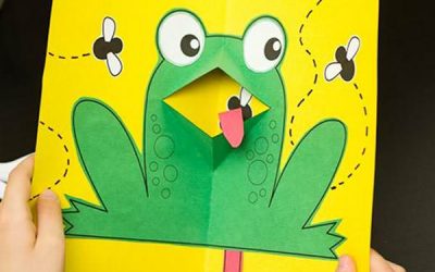 Felicitare cu o broască ce iese din… tipare