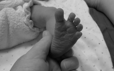 Beneficiile nașterii în apă