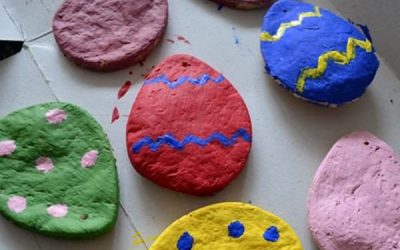 DIY: Ouă încondeiate proaspăt scoase din cuptor