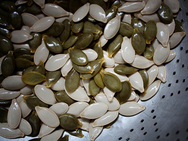 De ce e bine să consumăm semințe de dovleac crude?