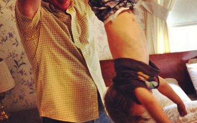 Beneficii aduse de joaca mai dură cu cei mici