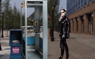 Cum explică o mămică filmul Matrix