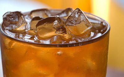 3 ceaiuri din plante și de ce ar trebui să le bem vara