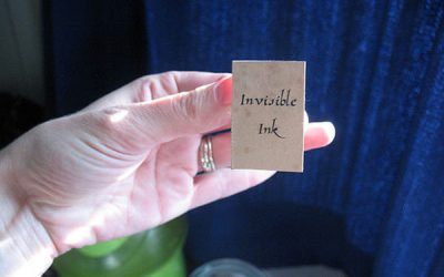 Cum să faci cerneală invizibilă pentru scrisori prețioase