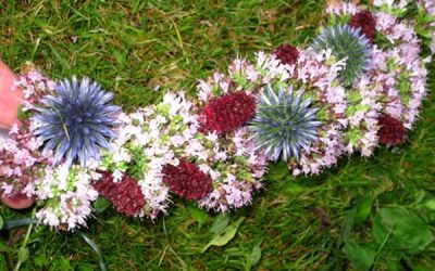 DIY: coroniță din flori