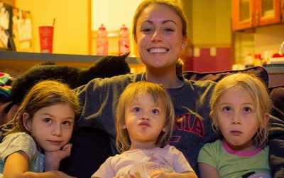 De ce se uită copiii la televizor?