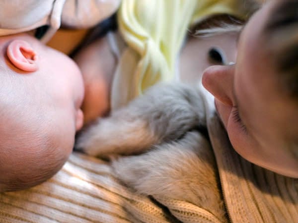 Săptămâna Mondiala a Alăptării și 10 beneficii ale laptelui de mamă