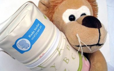 Etichete cu lipici… și la obiecte și la copii