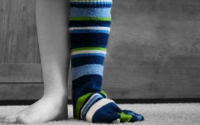 Trei jocuri și o piesă de teatru cu șosete