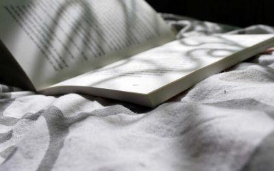 Câți părinți le mai citesc copiilor povești înainte de culcare?