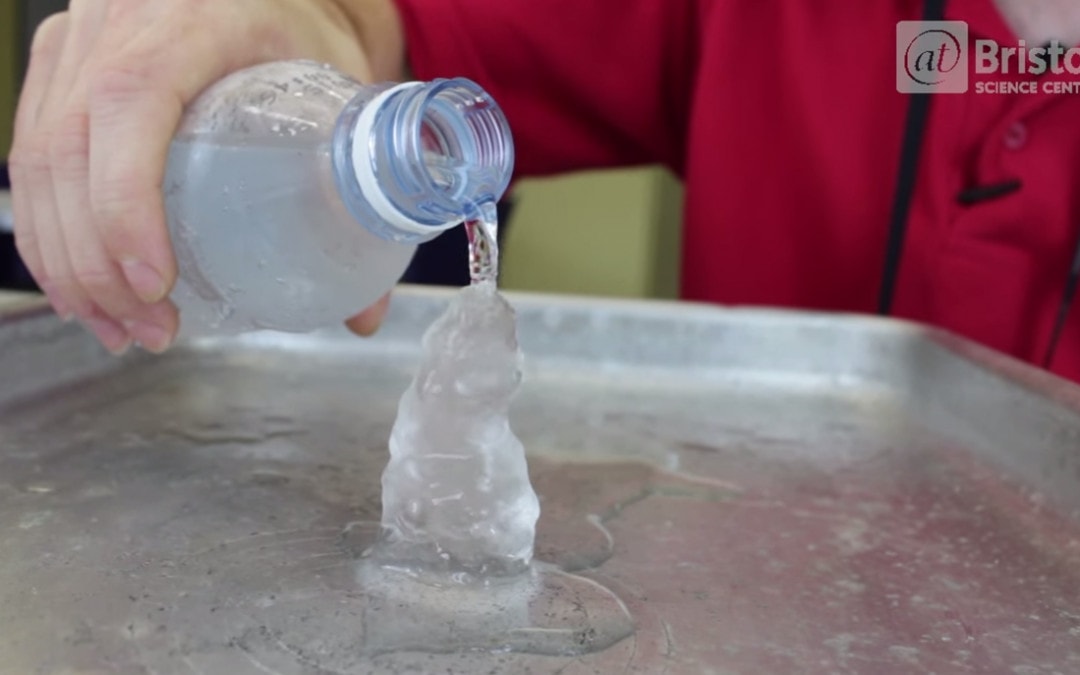 Experiment – cum transformați apa în gheață instant?