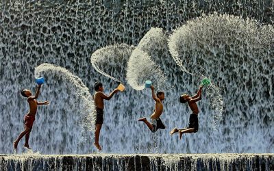 Imagini cu joaca celor mici de peste tot din lume