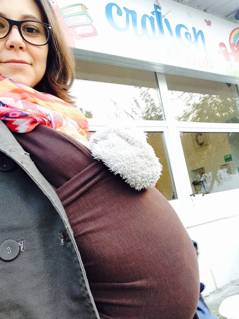 la crayon cu  bebe in wrap