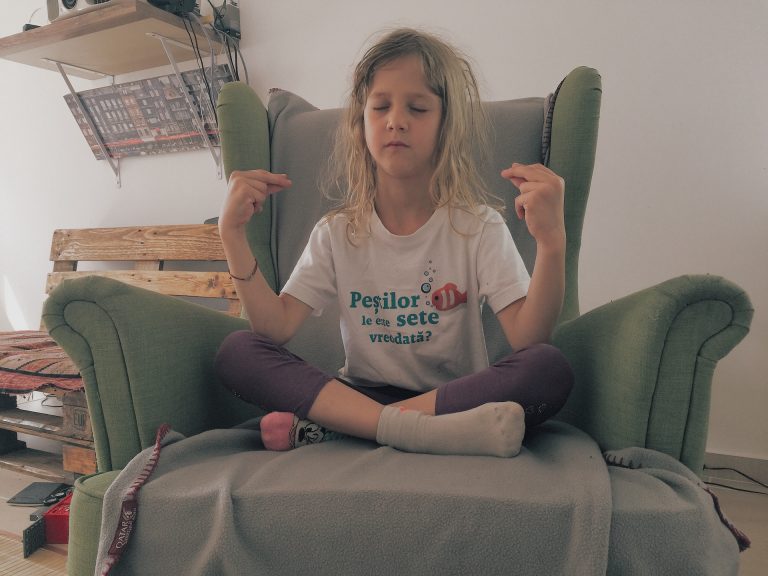 Beneficiile practicii yoga pentru copii