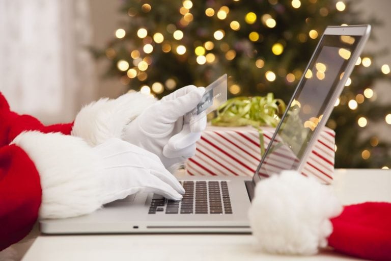 Black "Friday" sau ziua când Moș Crăciun își face cumpărăturile