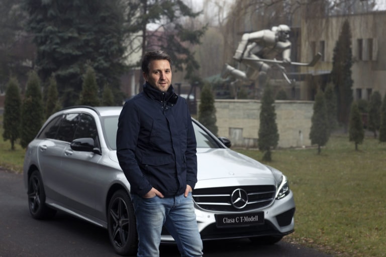 Mercedes-Benz România te invită „Pe urmele celor mai buni”