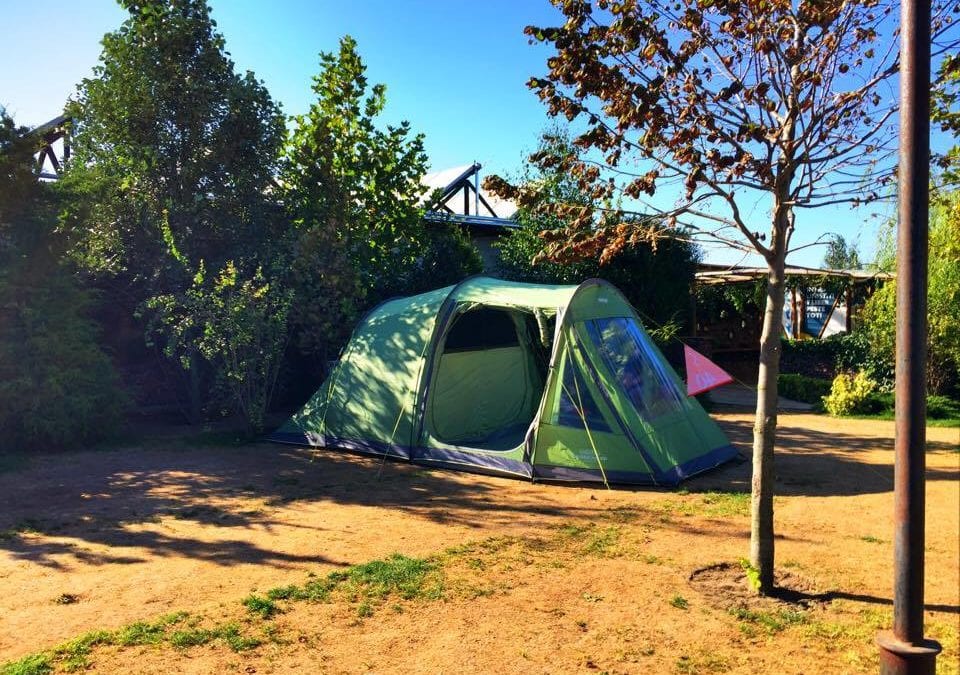 Familia în vacanță cu cortul