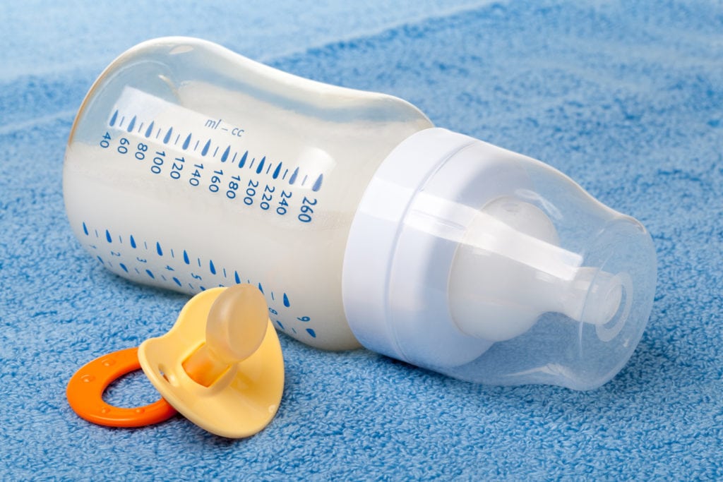 Sterilizatorul pentru biberoane: necesitate, nu moft